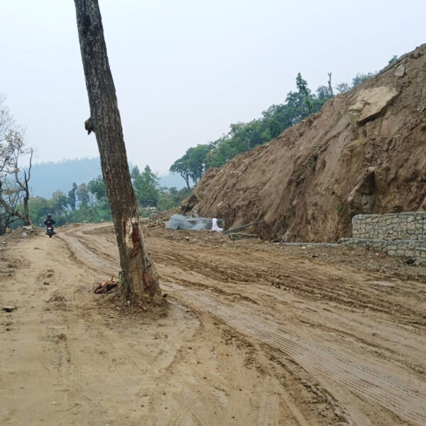 सुदूरपश्चिमका पहाडी जिल्लामा सवारीसाधन सञ्चालनमा रोक