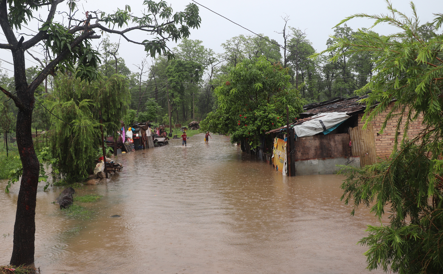 बर्सेनि डुब्छ जित्तलपुर बस्ती, स्थानीय भन्छन् ‘गरिब भएर हेला गरे’