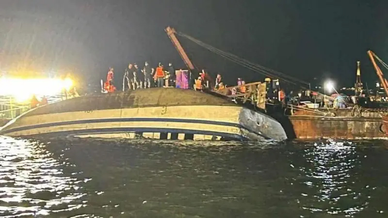 भियतनाममा डुंगा पल्टिँदा ३७ जनाको मृत्यु