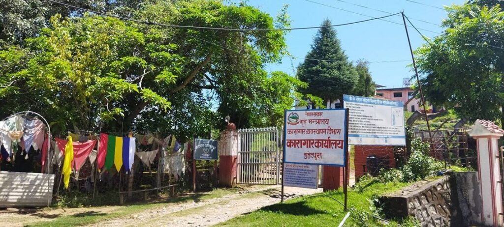 डडेलधुरा कारागारबाट भागेका २६ जना कैदीबन्दी पक्राउ