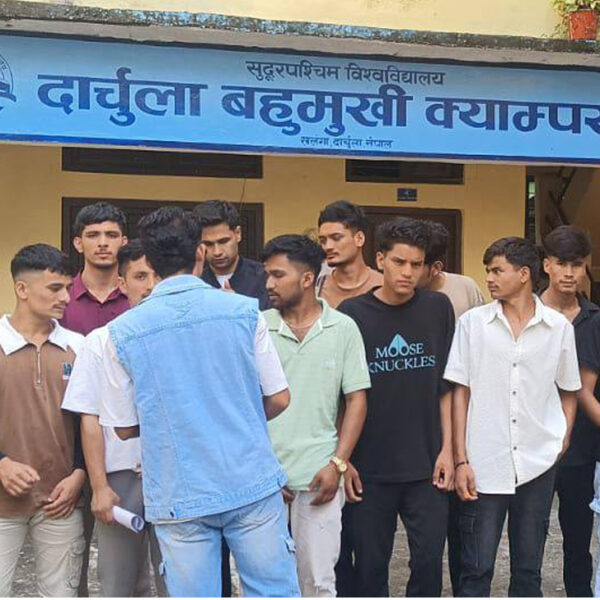 दार्चुला बहुमुखी क्याम्पसमा तालाबन्दी
