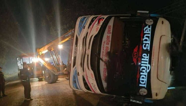 धनगढी आइरहेको बसको ठक्करबाट पैदलयात्रीको मृत्यु, बसमा…