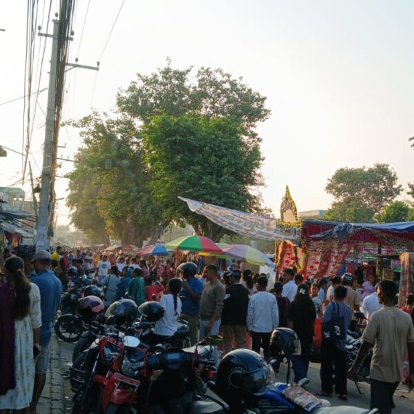 अत्तरियामा लक्ष्मी पूजाका लागि किनमेल गर्नेको घुइँचो