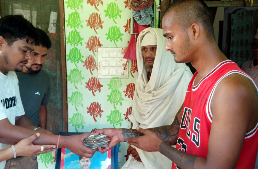 अत्तरियाका यातायात मजदुर स्व. प्रकाशको परिवारलाई सहकर्मीद्वारा सहयोग