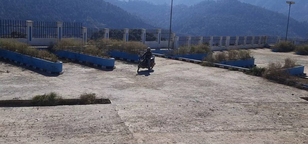 अझै सञ्चालनमा आउन सकेन बैतडीको पाटन बसपार्क