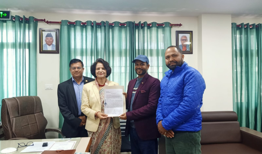 गेटामा पूर्ण क्षमताको अस्पताल सञ्चालनको माग गर्दै स्वास्थ्य मन्त्रीलाई ज्ञापनपत्र