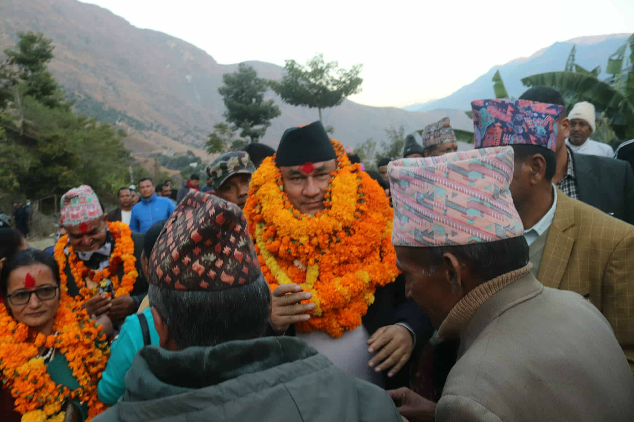 बाजुरा पुगेर मुख्यमन्त्रीले गरे पुल, विद्यालय देखि बडीमालिकाका लागि बजेट छुट्याउने घोषणा