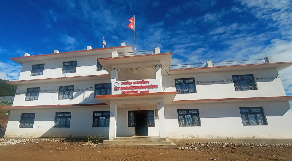 अछामको मल्लेखमा करारका ४८ कर्मचारी हटाइए