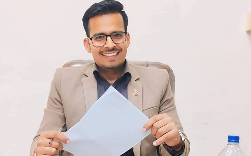 त्रिभुवन विश्वविद्यालयमा स्ववियु सभापति बनेका ओझा प्रतिनिधि सभाका लागि सिफारिस
