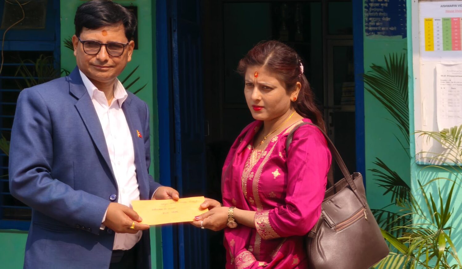 ऐश्वर्य विद्या निकेतनद्वारा उत्कृष्ट विद्यार्थी आर्यन दाहाललाई आर्थिक सहयोग
