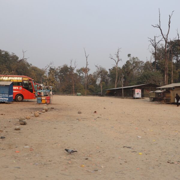 निर्वाचनको अधिल्लो दिन सुनसान अत्तरिया बसपार्क र सडक (फोटो फिचर)