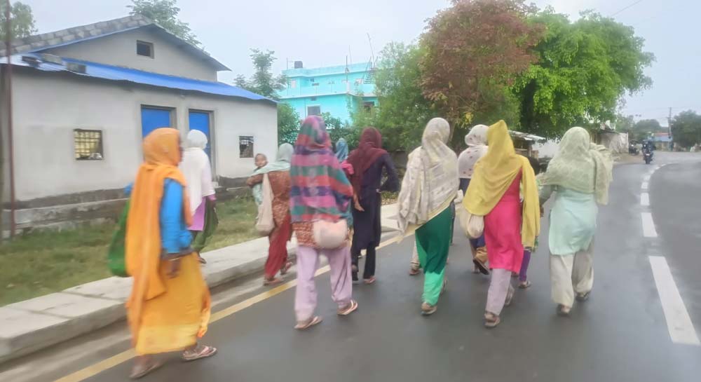 धनगढीमा भारतबाट आएका सहयोगापेक्षीको बिगबिगी
