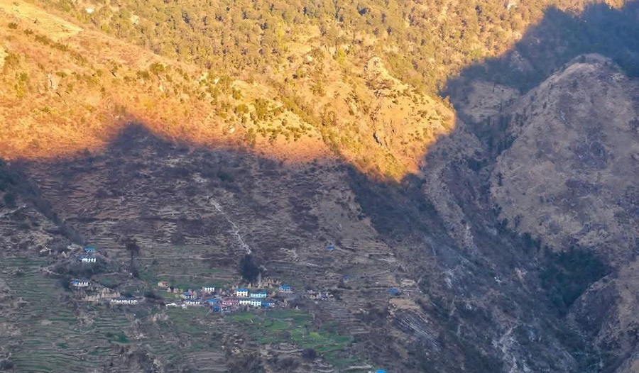 दार्चुलाकाे दुई मतदान केन्द्रमा परेन मत