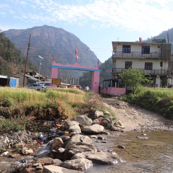 १० तस्बिरमा हेर्नुहोस् स्वर्ग जस्तो रामारोशन जाने कठिन बाटो