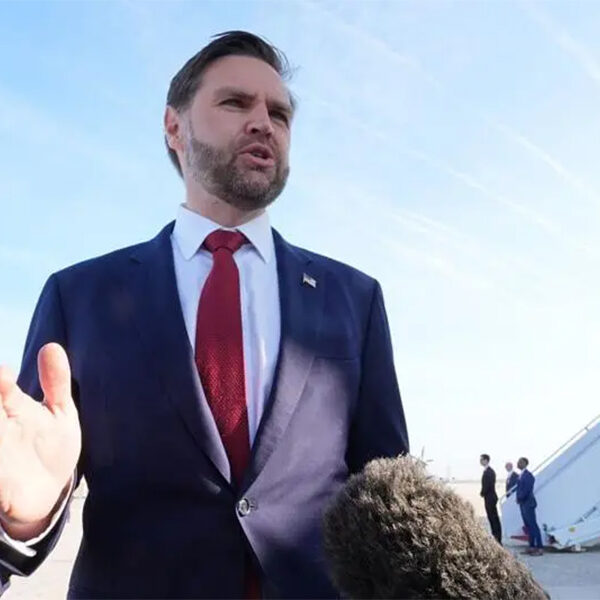 इरानसँग वार्ता गर्न अमेरिकी उपराष्ट्रपति भान्स पाकिस्तानमा