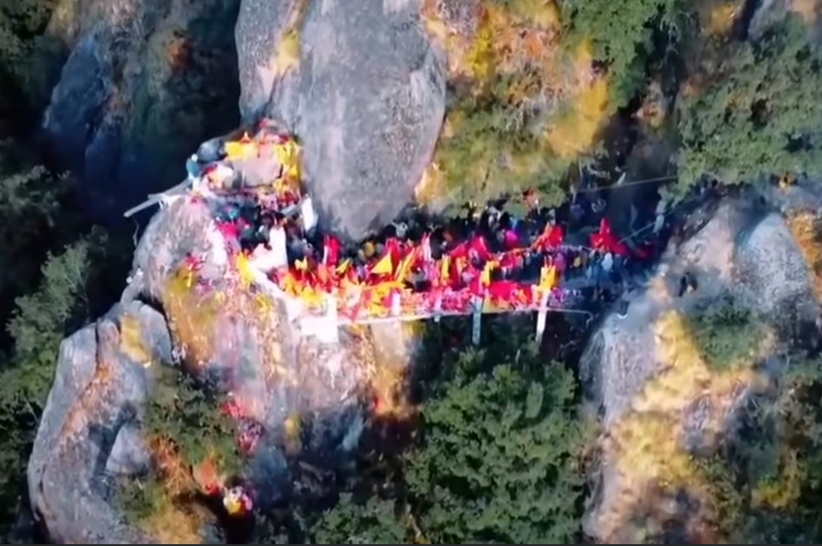 डोटीको बडीकेदार मन्दिरमा मेला लाग्दै