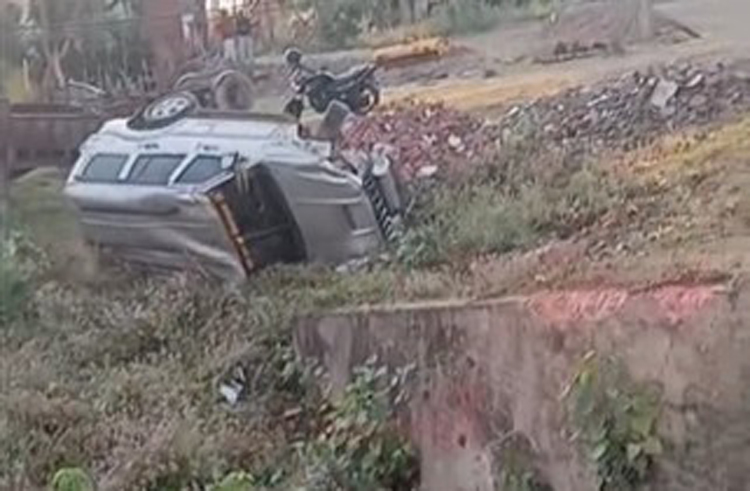 चौकिडाँडामा स्कारपियो दुर्घटना हुँदा चालक घाइते 
