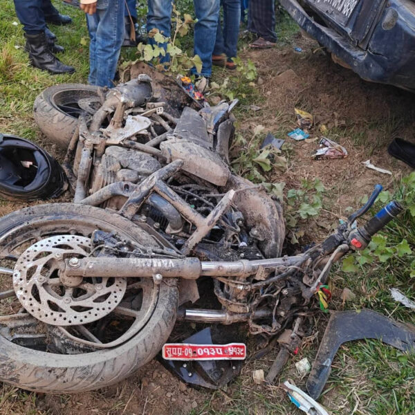 कैलालीमा हाइस र मोटरसाइकल ठोक्किँदा दुई जनाको मृत्यु