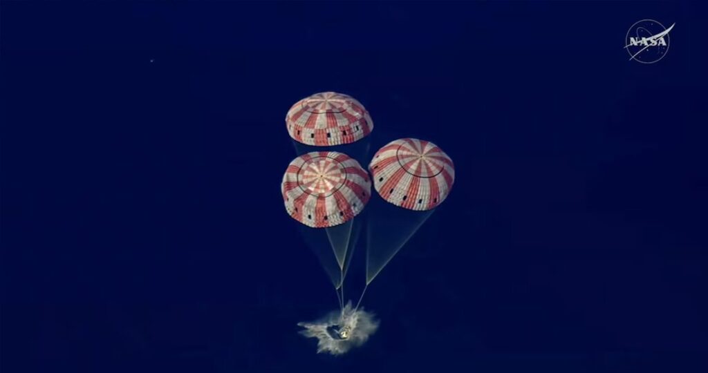 चन्द्रमाको नजिक पुगेका ४ अन्तरिक्ष यात्री पृथ्वीमा&hellip;