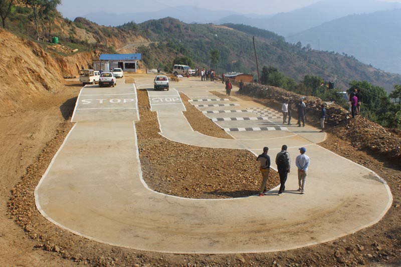 डडेल्धुरामा सवारीचालक अनुमति सेवा बन्द