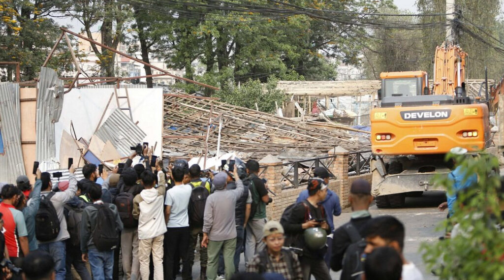 थापाथलीस्थित सुकुमबासी बस्तीमा चल्यो डोजर, भएन विरोध
