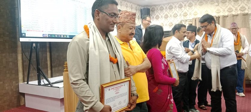 धनगढीका २५ उत्कृष्ट विद्यालय सम्मानित