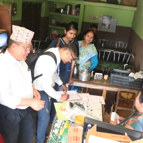 अत्तरियामा बजारमा रहेका मासु पसलमा अनुगमन
