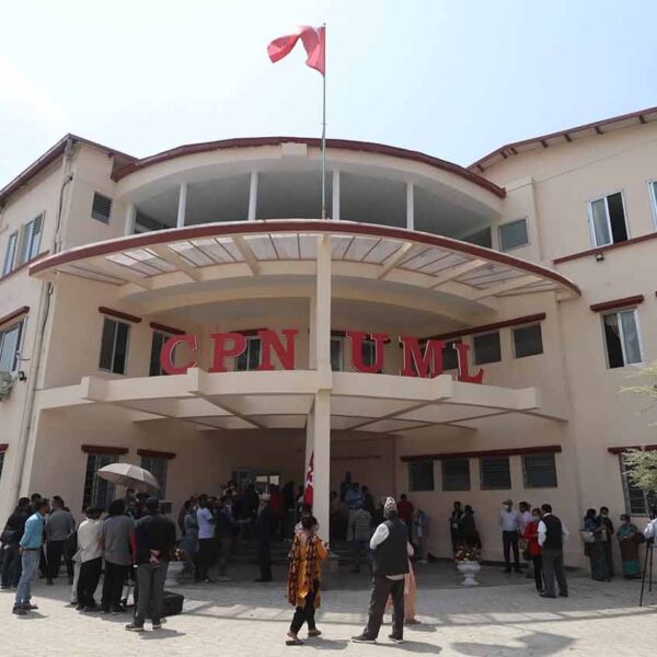 च्यासल छाड्नुपर्ने भएपछि नयाँ कार्यालय खोज्दै एमाले