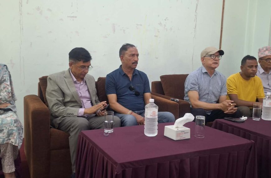 तत्काल पार्टी फुट्दैन, अहिलेको नेतृत्वले सबैलाई समेट्न सक्नुपर्छ : सभापति बलायर