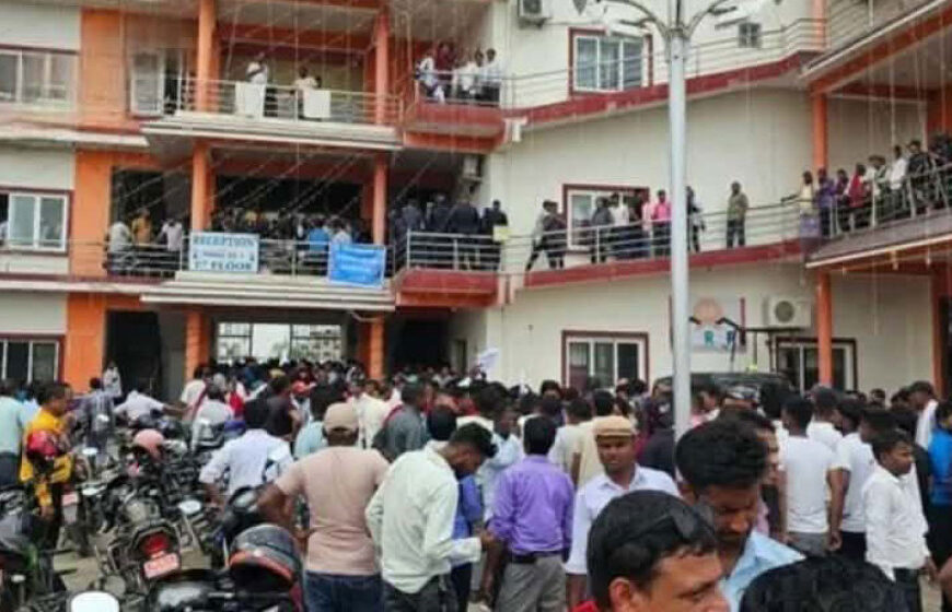 बारामा रास्वपाको बैठकमा लफडा, आफ्नै कार्यकर्ताको दुर्व्यवहारमा परे सांसद