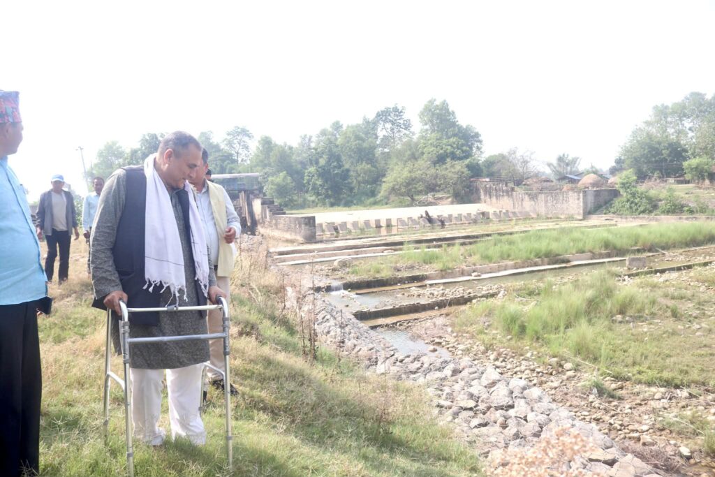मुख्यमन्त्री शाहद्वारा कैलारीका दुई बाँध को निरिक्षण