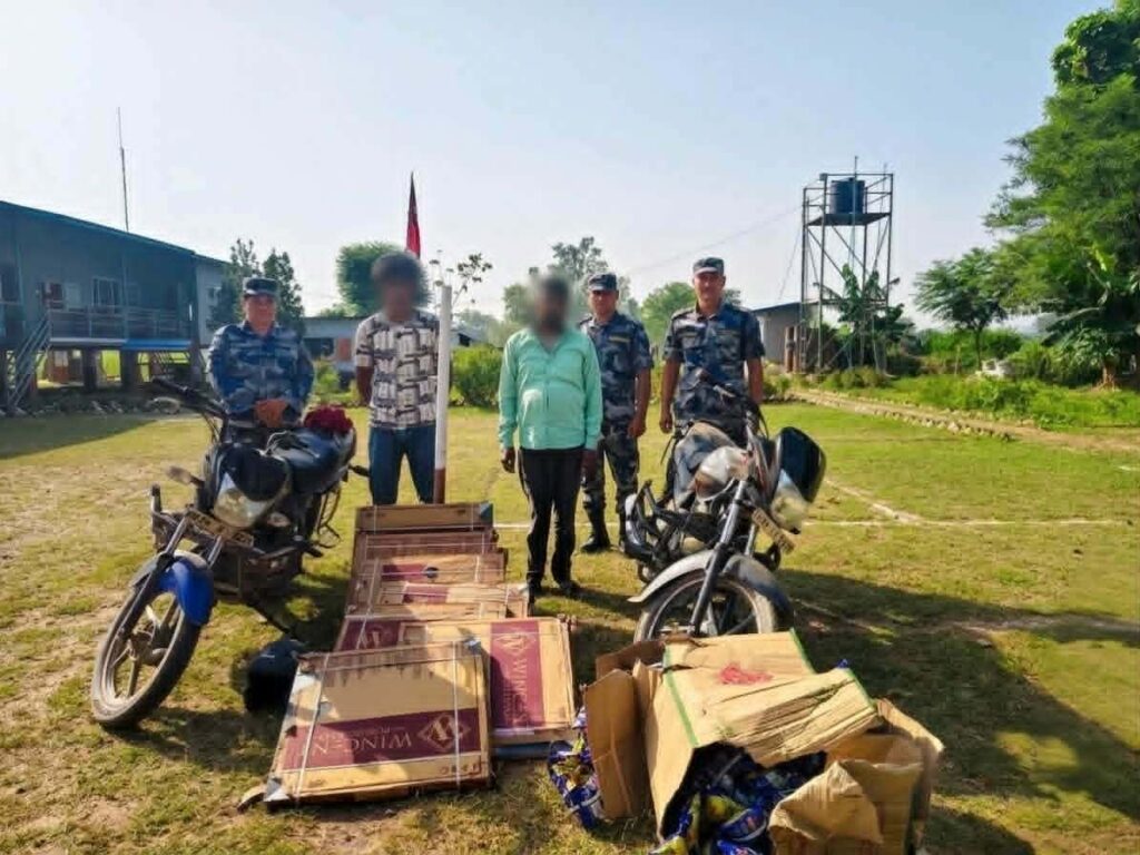 पुर्नवासबाट तस्करीको सामान ल्याउँदै गरेका दुई भारतीय&hellip;