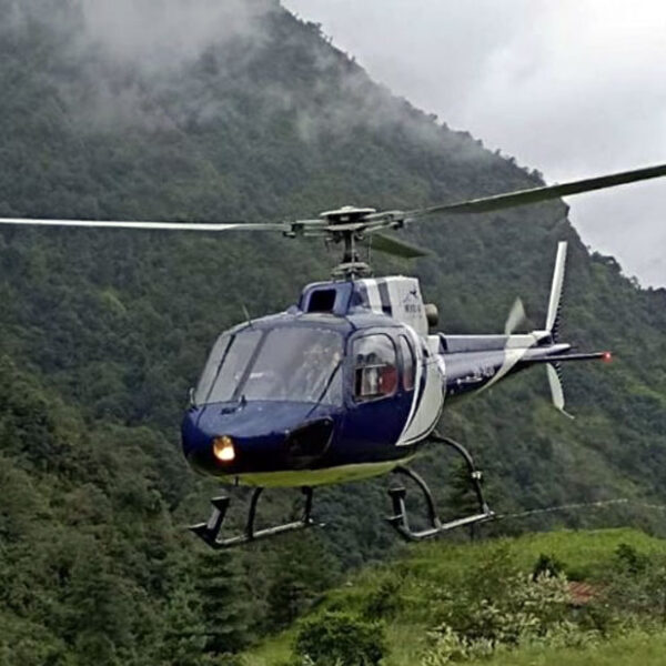 बाजुराको लाम्पाटा सुरक्षा वेशमा हेलिकप्टरमार्फत बन्दोबस्तीका सामग्री ढुवानी