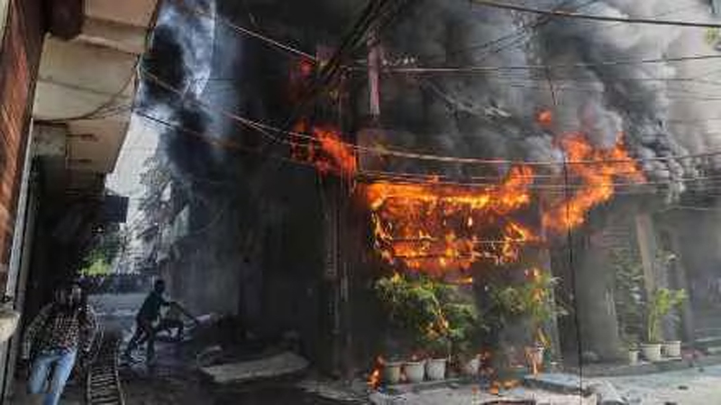 दिल्लीको एक रेस्टुरेन्टमा आगलागी हुँदा १० जनाको मृत्यु