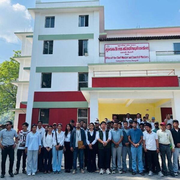 पक्राउ परेका सहकर्मीको रिहाइ माग्दै वन कर्मचारी आन्दोलित