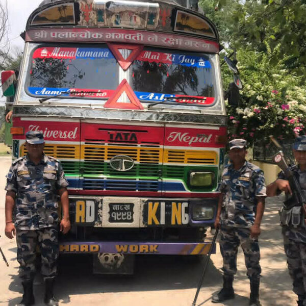 कञ्चनपुरमा ६३ लाख बढी मूल्यको ट्रकसहित तरबुजाको बीउ भन्सार चलान  