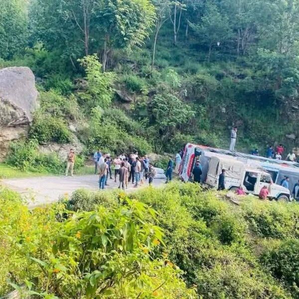 बाजुरामा बस दुर्घटना हुँदा २३ जना घाइते