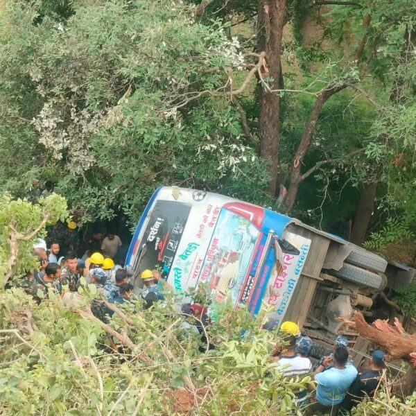 बैतडीमा बस दुर्घटना हुँदा एकको मृत्यु, दश जना घाइते