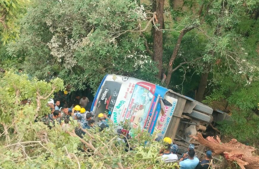 बैतडीमा बस दुर्घटना हुँदा एकको मृत्यु, दश जना घाइते