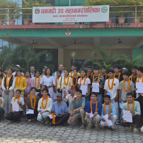 धनगढीमा छात्रवृत्तिका लागि छनोट भएका विद्यार्थीलाई सिफारिस पत्र हस्तान्तरण