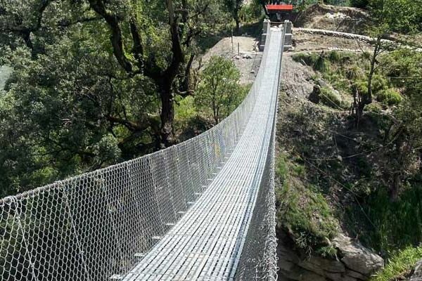 श्रमदानमार्फत दुम्लिङमा अढाई महिनामै झोलुङ्गे पुल तयार