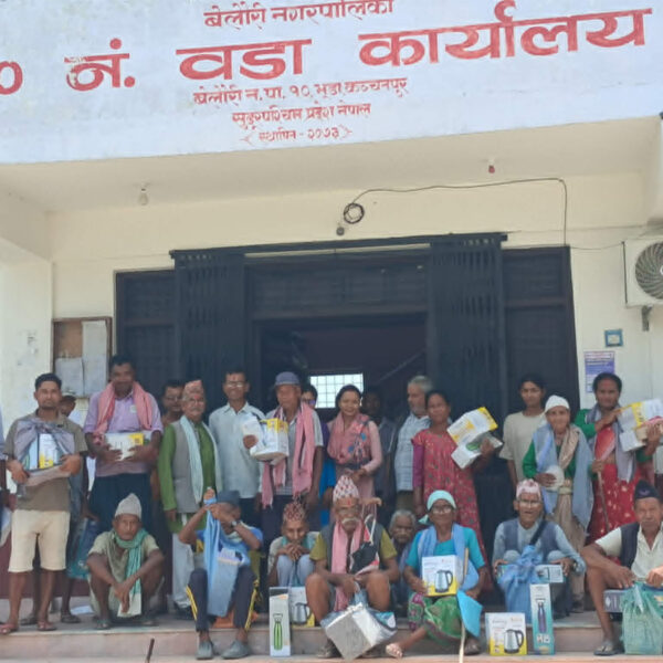 बेलौरी १० का ज्येष्ठ नागरिकलाई केतली र थर्मस