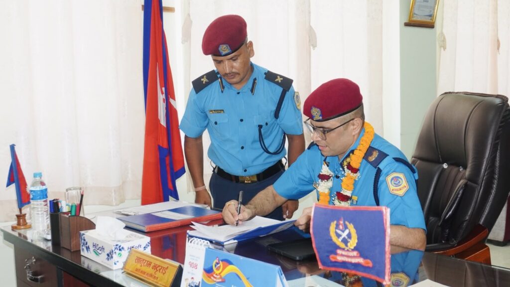 डिआइजी भट्टराईले सम्हाले सुदूरपश्चिमको प्रहरी कमाण्ड