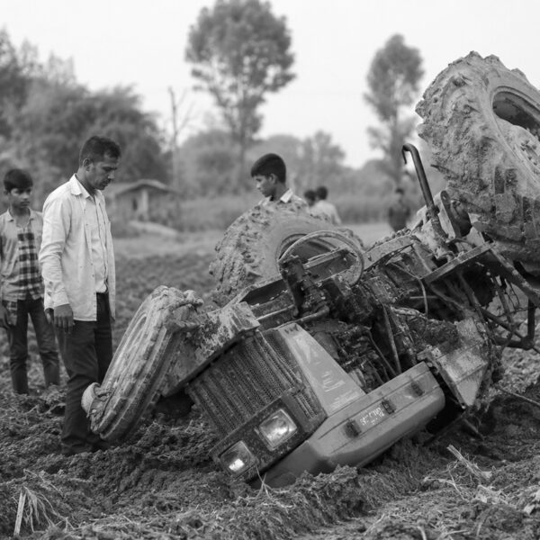 कैलालीमा खेत जोत्ने क्रममा ट्याक्टर पल्टिँदा एक जनाको मृत्यु