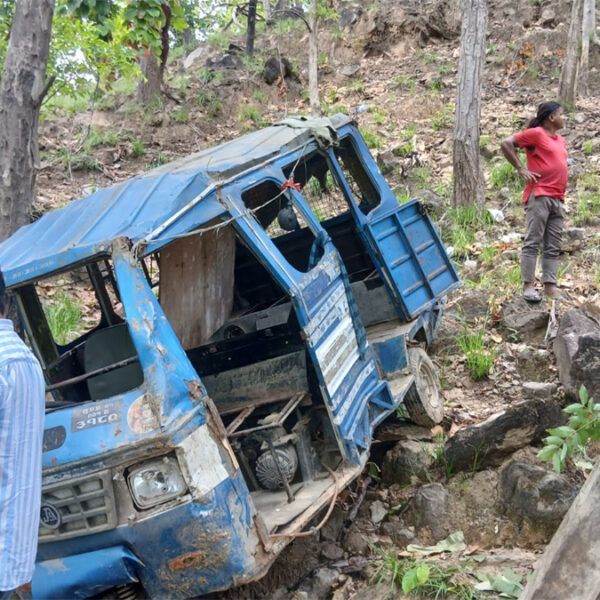 टेम्पो भीरमा खसालिएको घटनामा सोधपुछका लागि १० जना प्रहरी नियन्त्रणमा