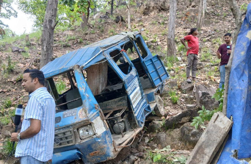 टेम्पो भीरमा खसालिएको घटनामा सोधपुछका लागि १० जना प्रहरी नियन्त्रणमा