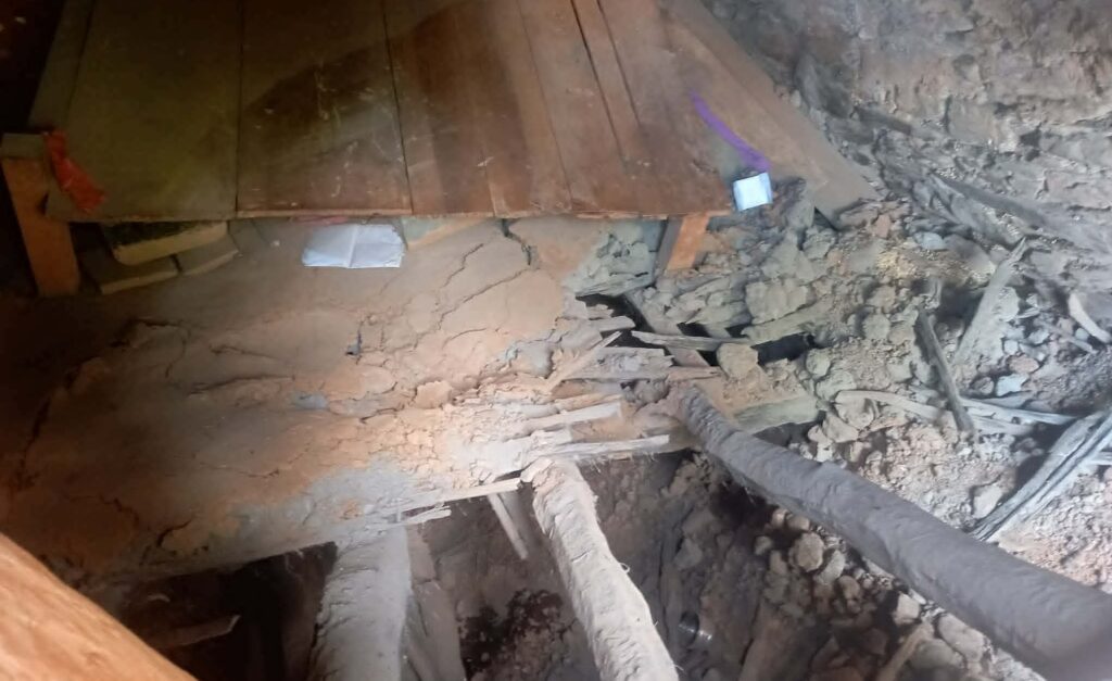 बैतडीमा घर भत्किँदा तीन जना घाइते