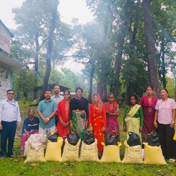 जन्मदिनमा ७ विपन्न परिवारलाई खाद्यान्न सहयोग