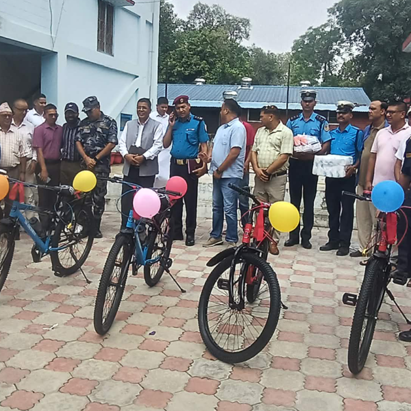 कञ्चनपुर प्रहरीलाई साइकल सहयोग