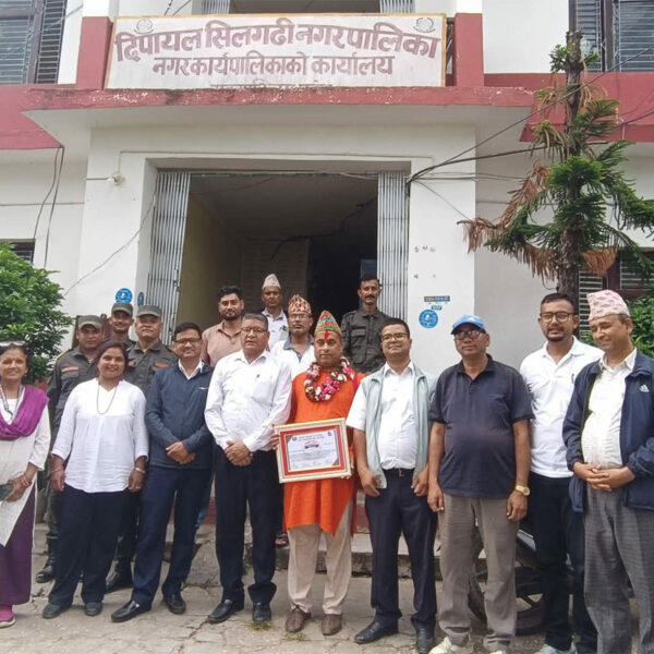 दिपायल सिलगढी नगरपालिकाद्धारा ज्यो.पं. गणेश पन्त सम्मानित
